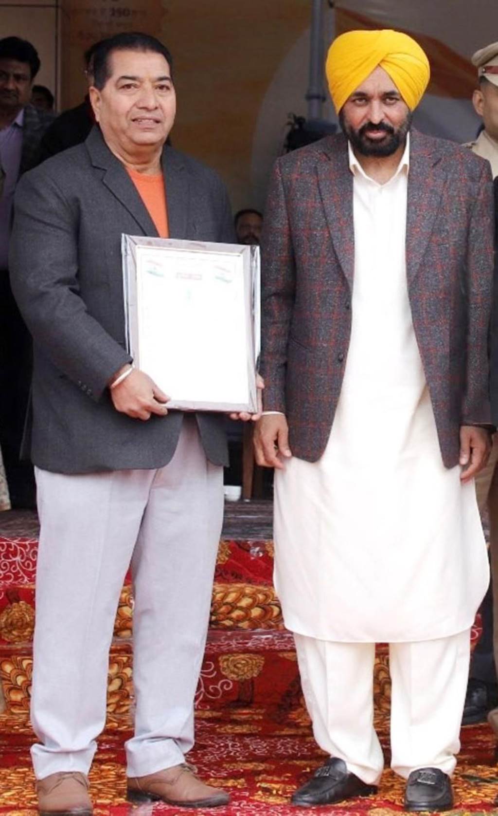 Dr Raman Ghai honored by Chief Minister Mann for his commendable contribution to the war against drugs campaign